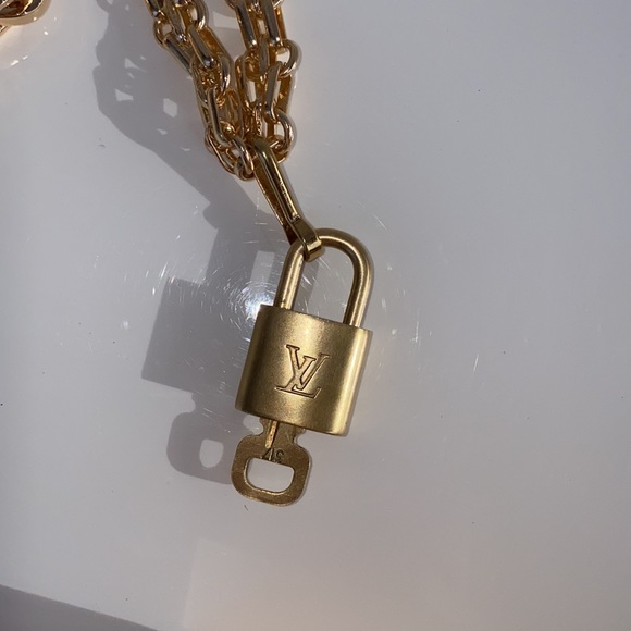 Authentic Louis Vuitton Lock and Key Set on a Chain. - Picture 8 of 10